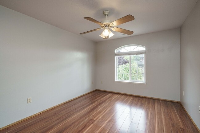 Building Photo - 3 Bedroom 2.5 Bath with workshop and fence...