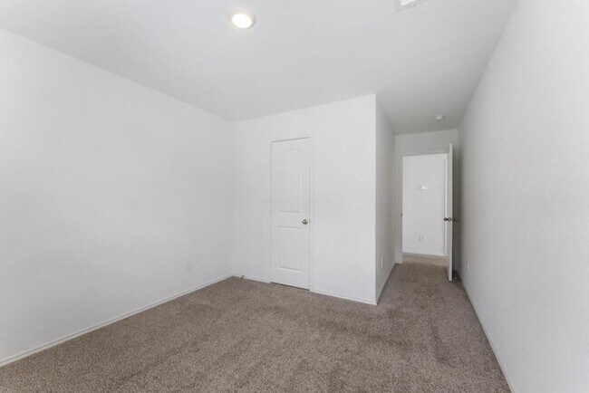 Building Photo - 14678 Cyn Pnes Ln