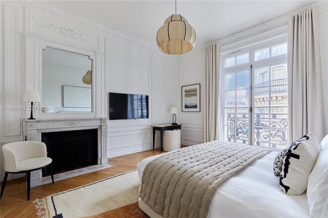 Building Photo - 11 Rue St