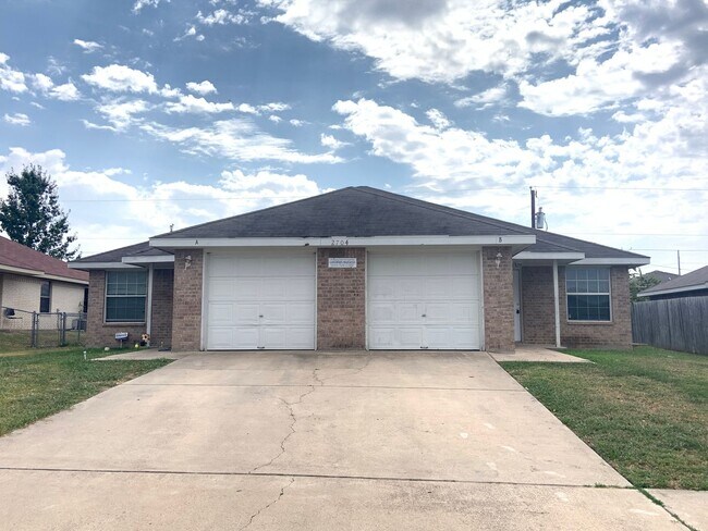 Primary Photo - 2704 Alma Dr