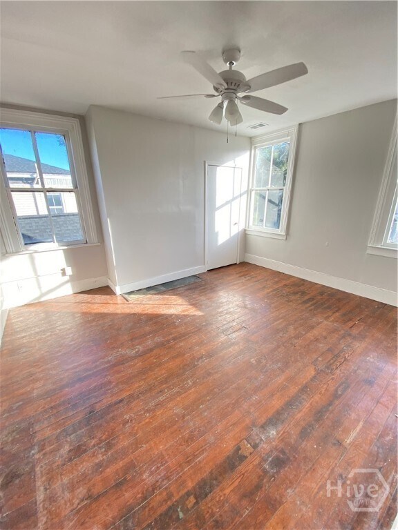 Building Photo - 516 W 38th St