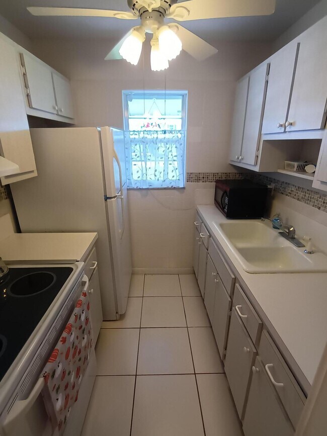 Building Photo - 1119 Lake Terrace