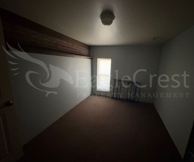 Building Photo - Large 8-Bedroom Home Across from Whitman College – Lawn Care Included