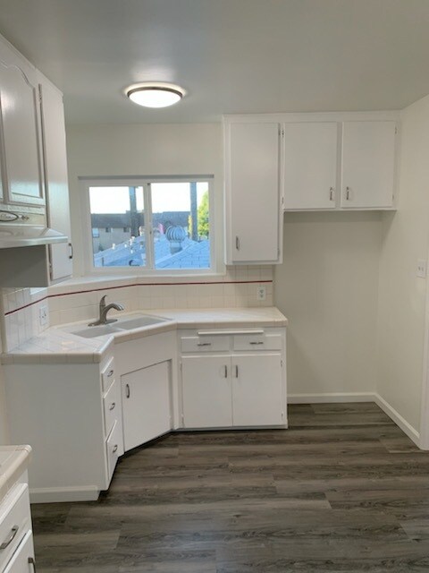 Kitchen - 11730 Lakewood Blvd
