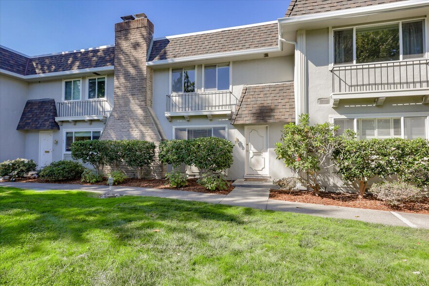 Building Photo - 66 Miramonte Dr