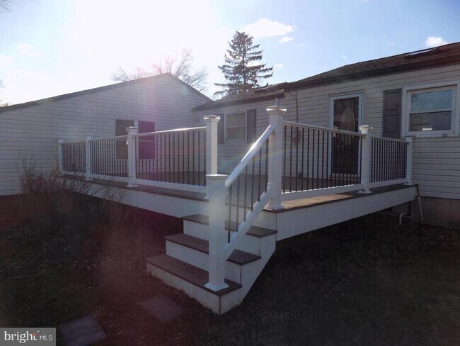 Building Photo - 3168 Middle Creek Rd