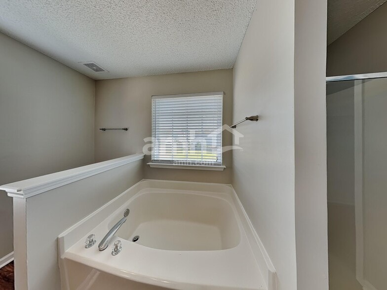 Building Photo - 4103 Hunters Trail Dr