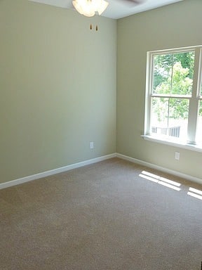 Building Photo - 137 The Heights Dr