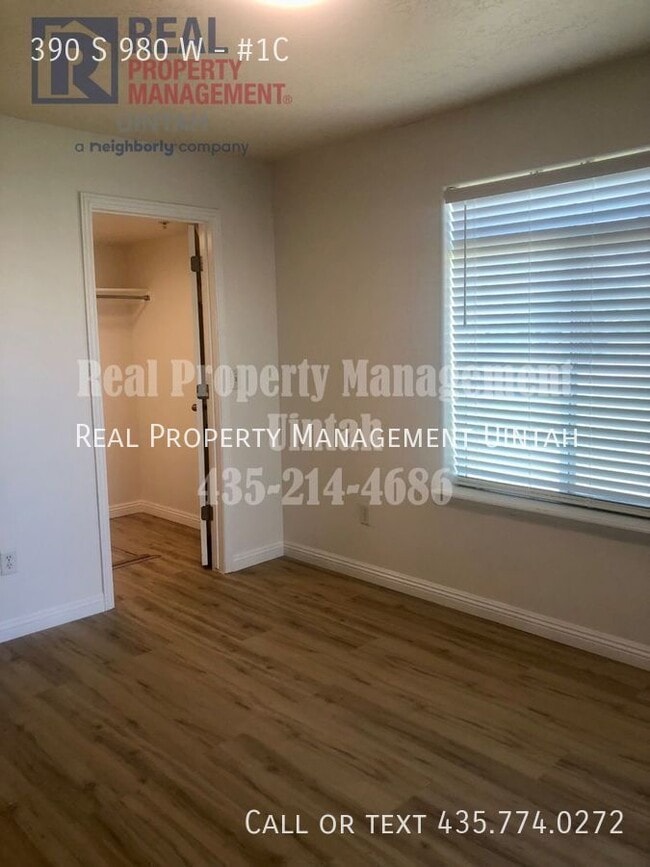 Building Photo - 390 980