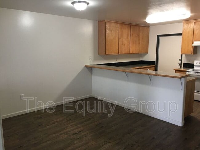 Building Photo - 415 N Park St