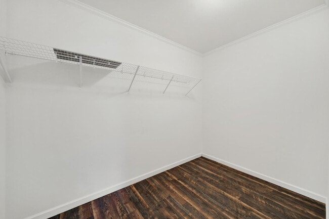 Building Photo - Wonderful Three Bed Two Bath Home in Stanf...