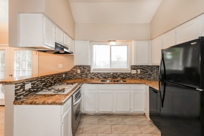 Building Photo - 15422 Pebble Lake Dr