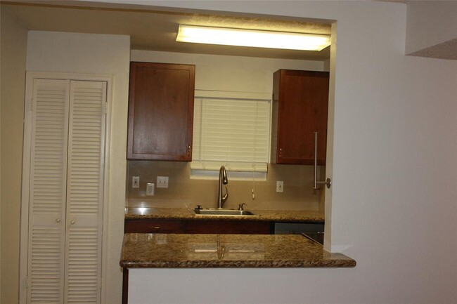 Building Photo - 12100 Melville Dr