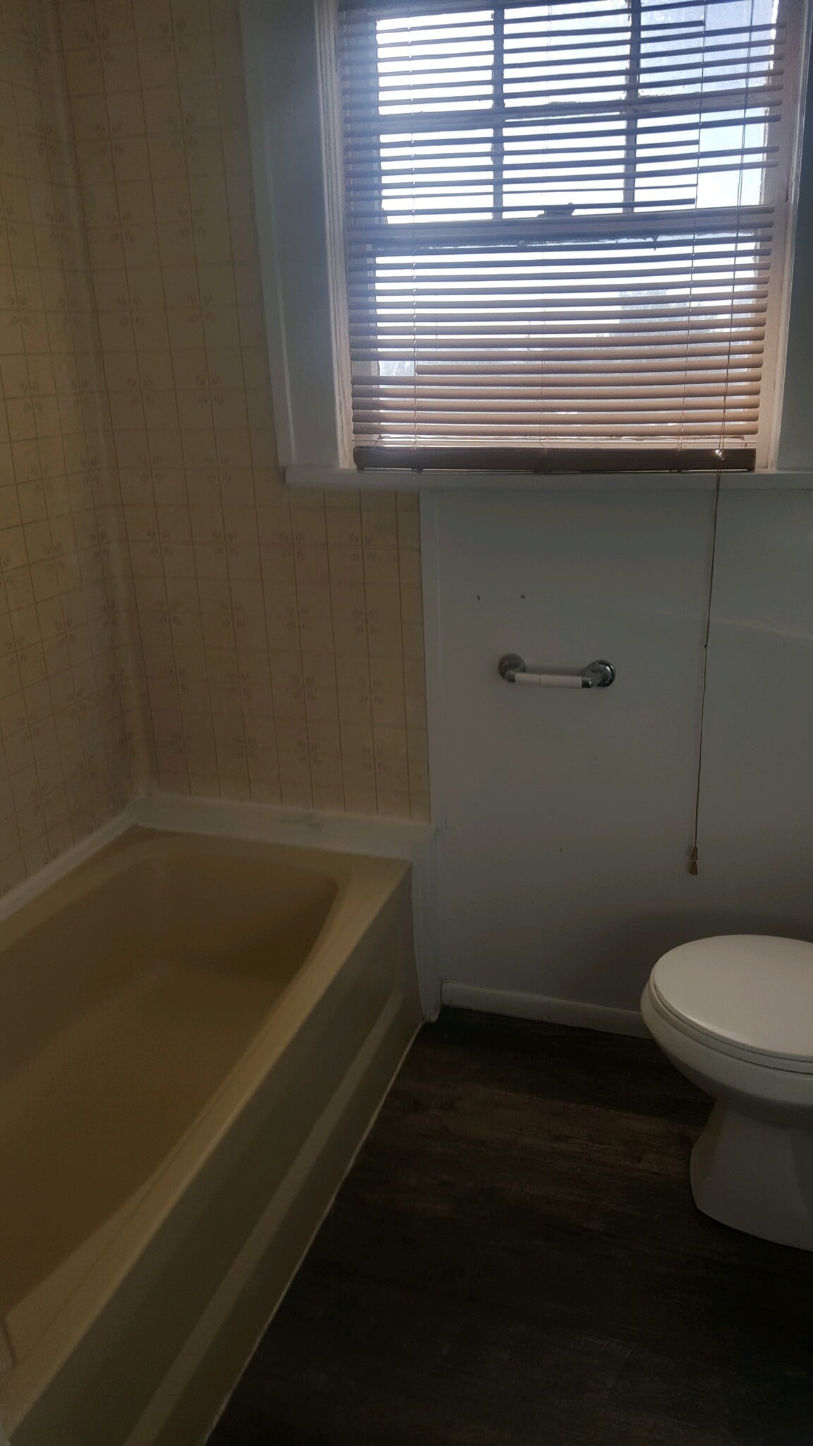 Bath - 803 E Hill Ave