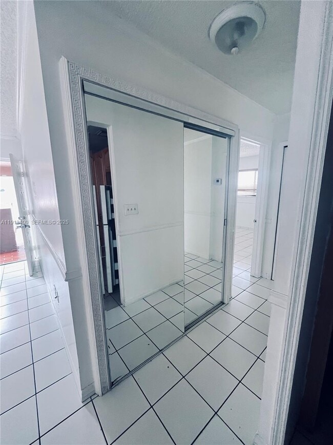 Building Photo - 2925 W 80th St