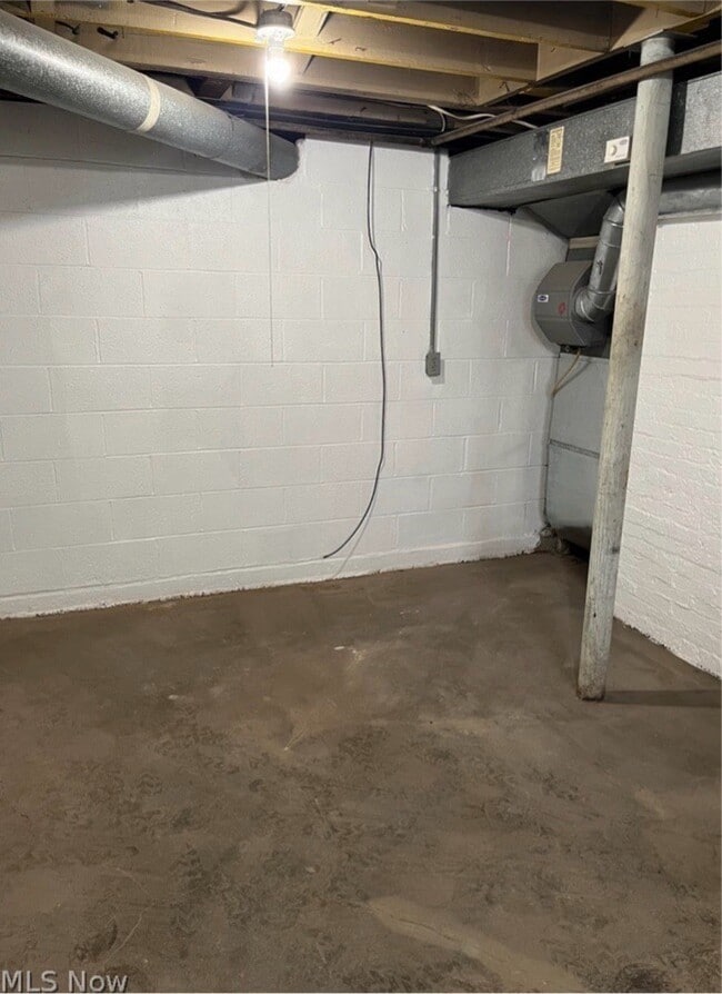 Building Photo - 201 Hollywood Blvd