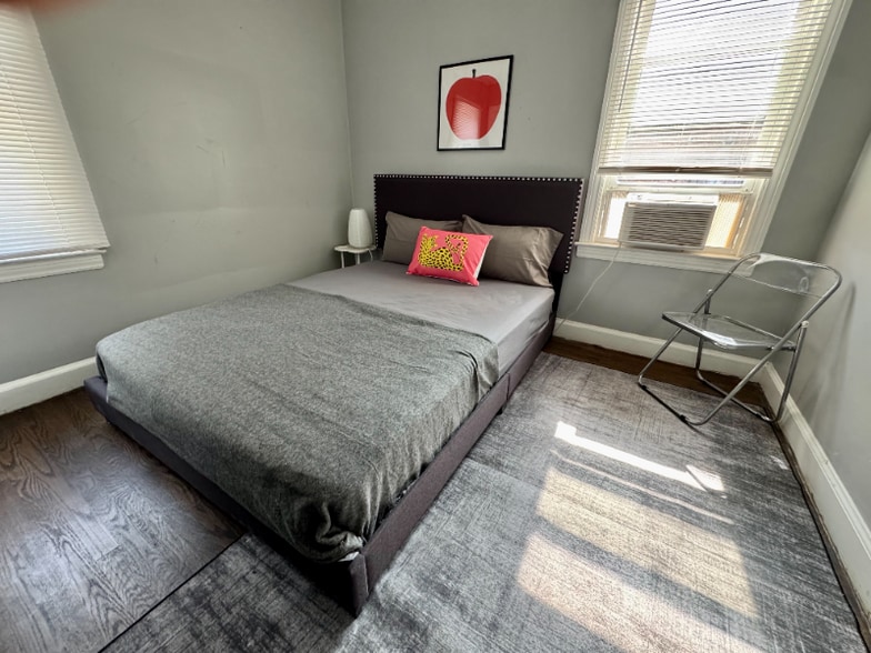 Building Photo - 5284 Devonshire Rd