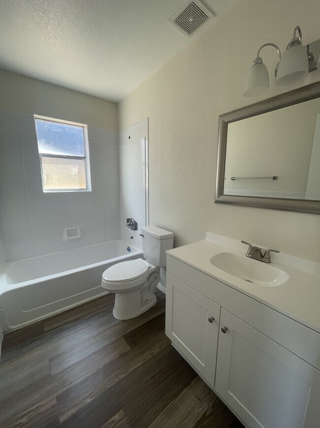 Building Photo - 204 Prado Rd