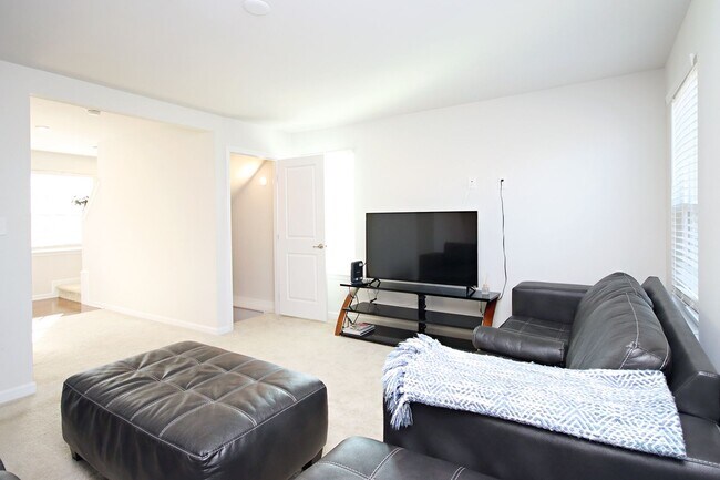 Building Photo - Spacious Pet-Friendly Home Near NGIC