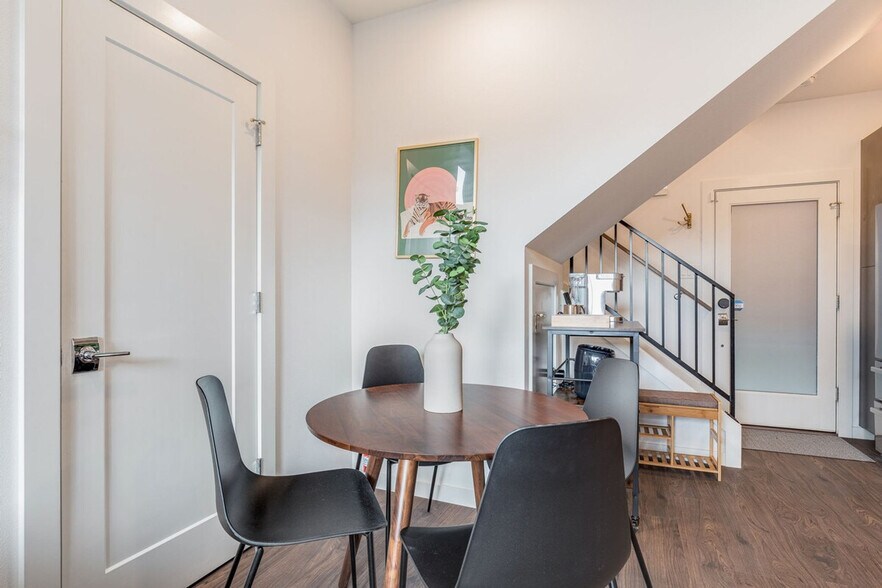 Building Photo - 1112 13th Ave