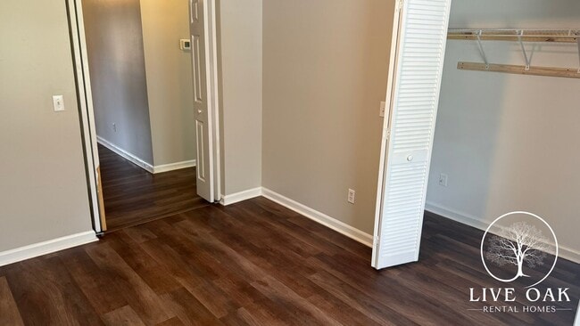 Building Photo - ENJOY A $500 MOVE-IN CREDIT WHEN YOU LEASE TODAY!**