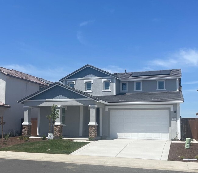 Building Photo - Solar Lennar 4 Bedroom Home on a Large Lot