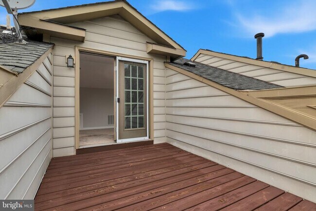 Building Photo - 1814 Fallbrook Ln