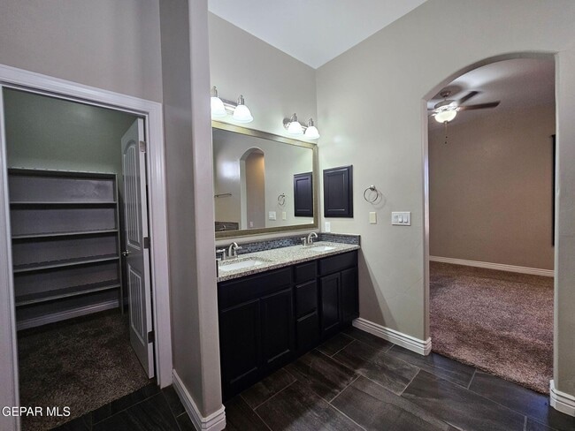 Building Photo - 545 Oilfield Dr