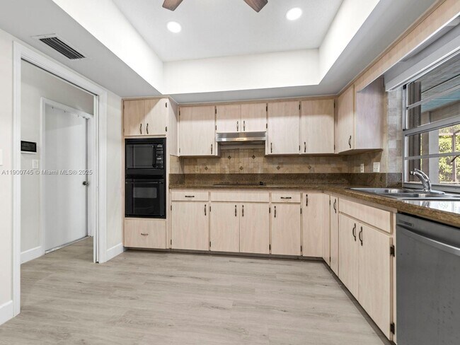 Building Photo - 17223 SW 87th Ave