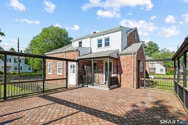 Building Photo - 92 Hazelmere Rd