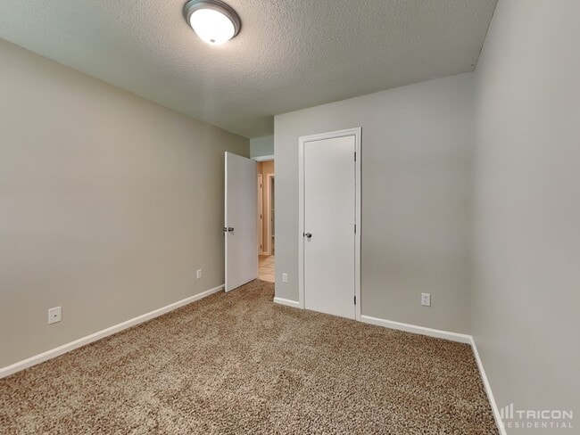 Building Photo - 3336 Castlegate Dr
