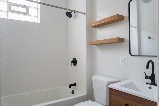 Building Photo - Little Albany