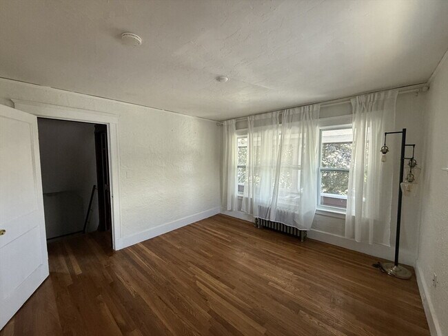 Primary Photo - 135 Mills St