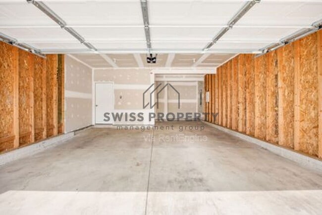 Building Photo - 12281 Rooster Tail Dr