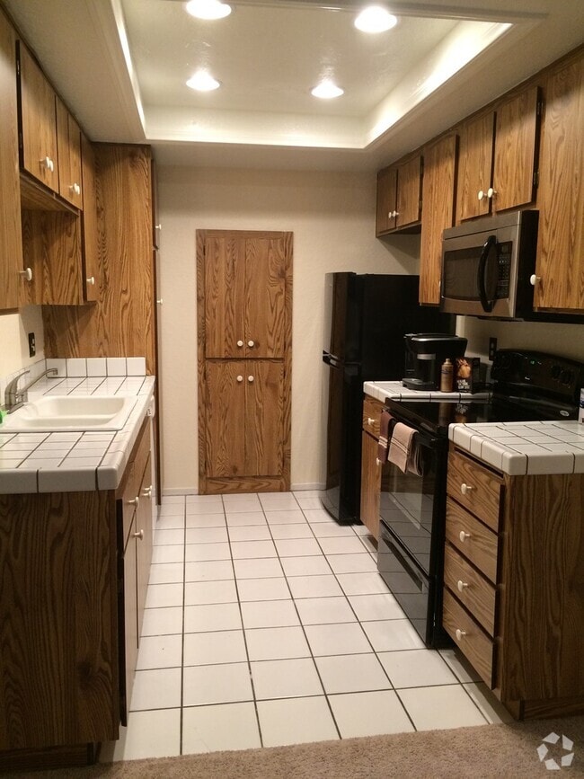 Building Photo - Spacious 1 Bedroom Unit in Pheasant Creek
