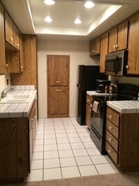 Building Photo - Spacious 1 Bedroom Unit in Pheasant Creek