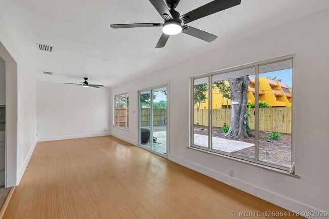 Building Photo - 1825 39th Ave