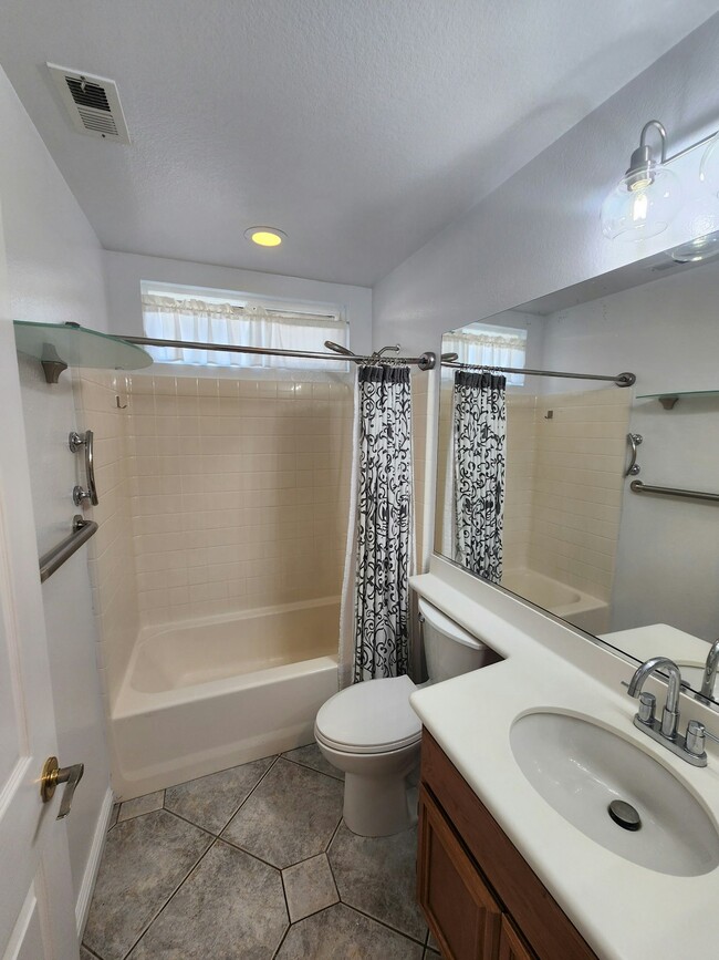 Primary Photo - 1524 Carmel Ave