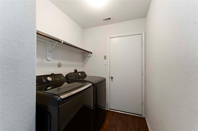 Building Photo - 1251 Kaliste Meadow Dr