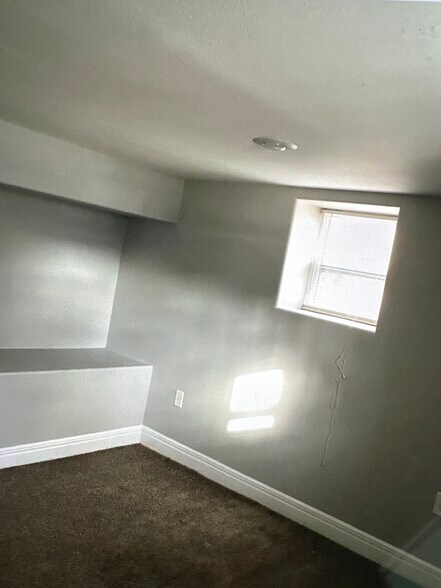 Living room - 128 W Chestnut St