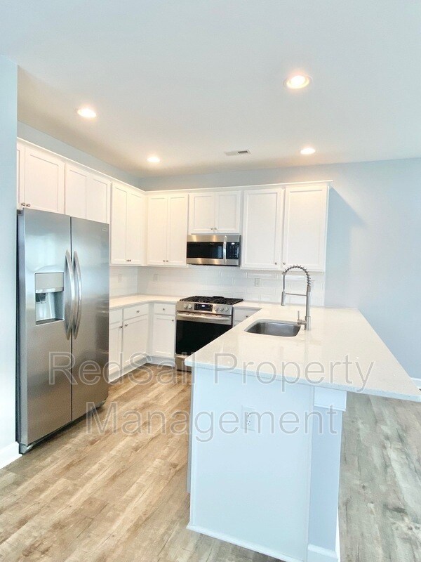 Building Photo - 112 Thalia Rd