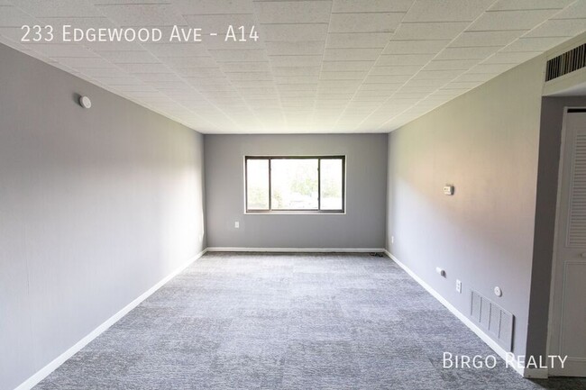 Building Photo - 2 Bedroom Apartment in Pittsburgh! Great L...