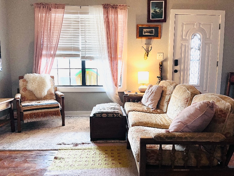 Building Photo - 400 S 1st St