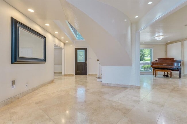Building Photo - 6800 Falcata Cove