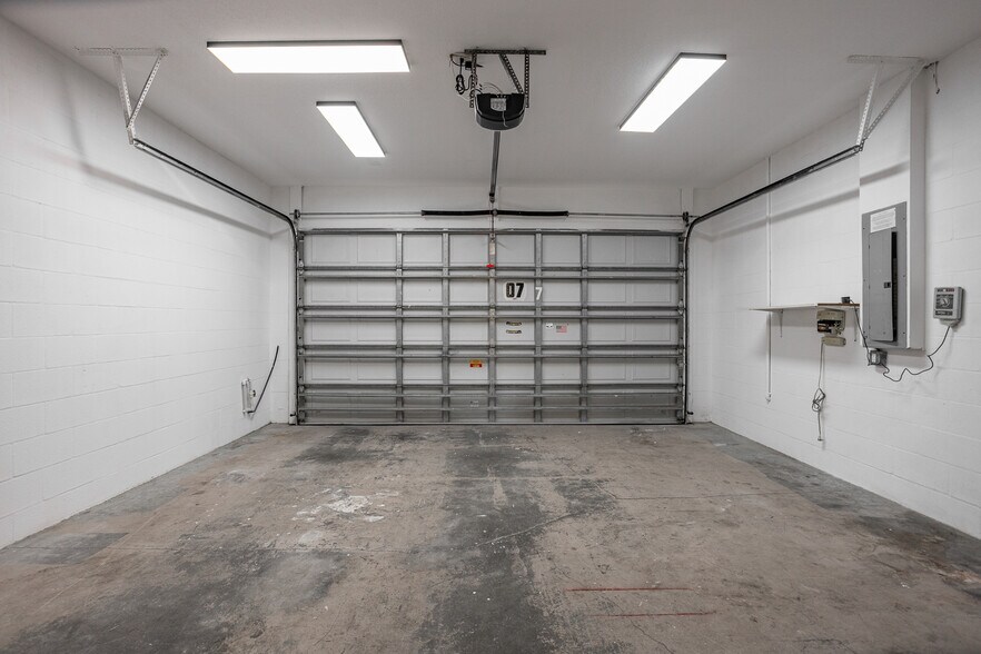 Building Photo - 3204 W Empedrado St