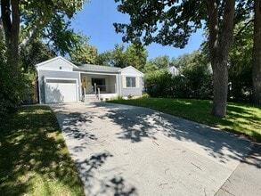 Building Photo - 4 Bedroom 2 Bathroom house