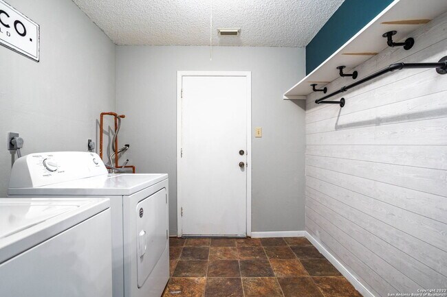Building Photo - 4615 Camas-