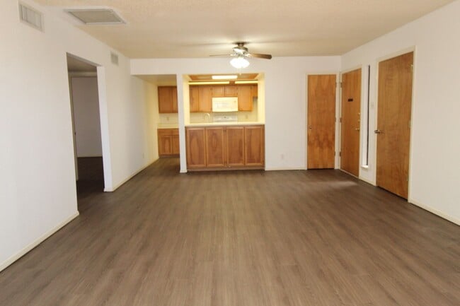 Building Photo - 7465 Stoney Hill Dr