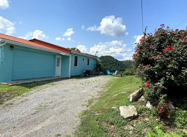 Building Photo - 1692 Falling Water Rd