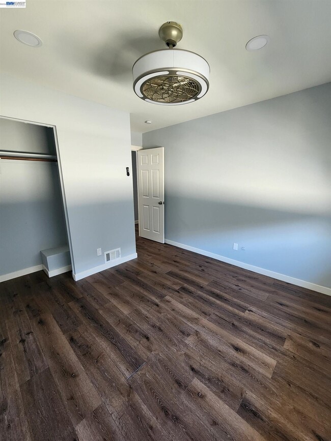 Building Photo - 4985 N Holt Ave